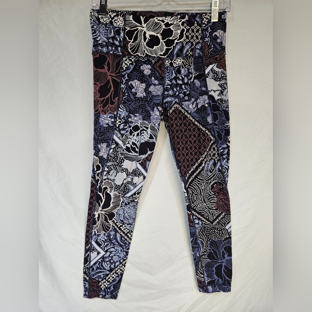 Athleta Floral Patchwork Salutation Tight Leggings Size S